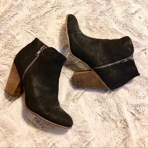 ✨Bundle 5 for $25 🏷 
🍂 Black Booties with heel
